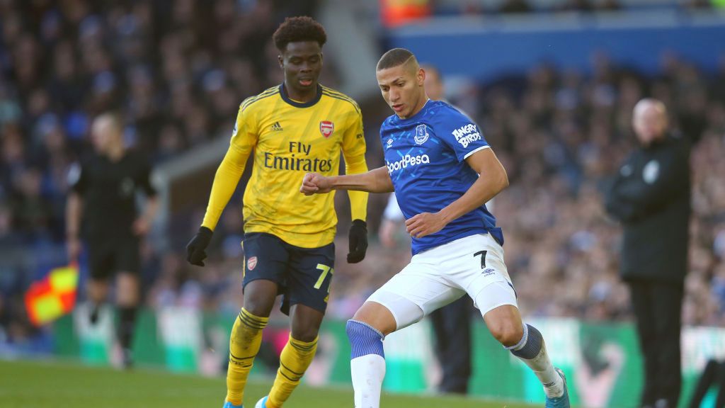 Bukayo Saka (z lewej) Richarlison