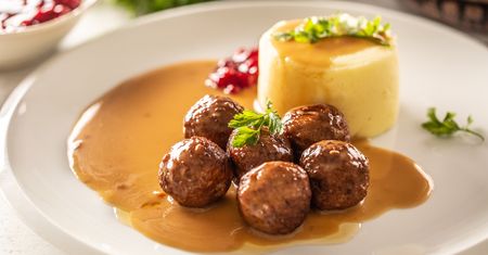 Zamiast jechać do IKEI, zrób mięciutkie klopsiki w domu. Tak pyszne, że nie można się oprzeć
