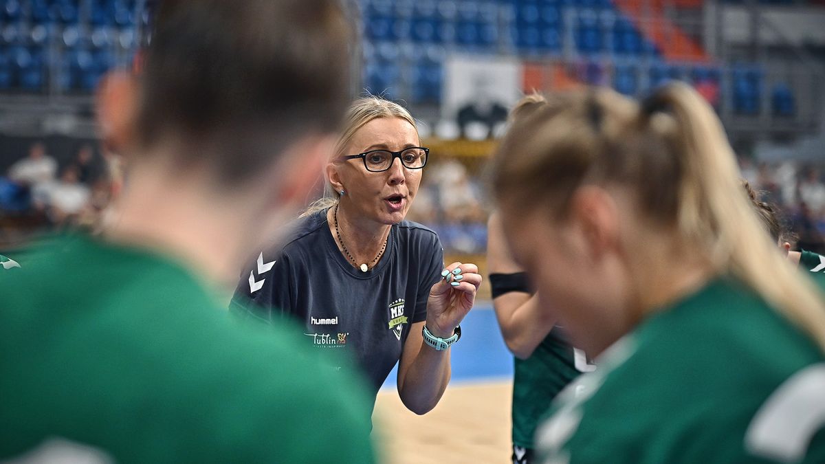 Facebook / MKS FunFloor Lublin / Edyta Majdzińska z drużyną