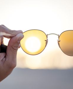 Kupujesz okulary przeciwsłoneczne? Najpierw sprawdź, czy mają filtr