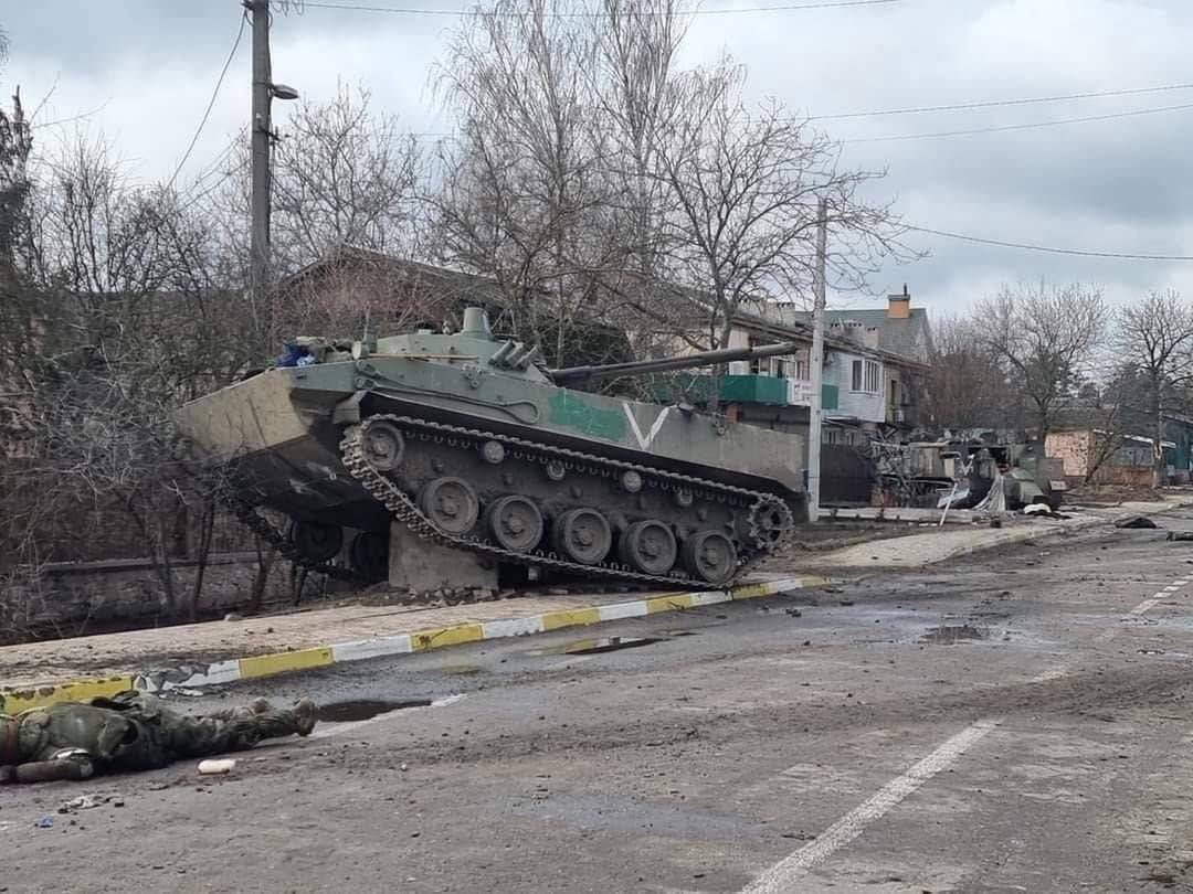 Rosyjski pojazd BMD-4 zniszczony podczas walk o Hostomel