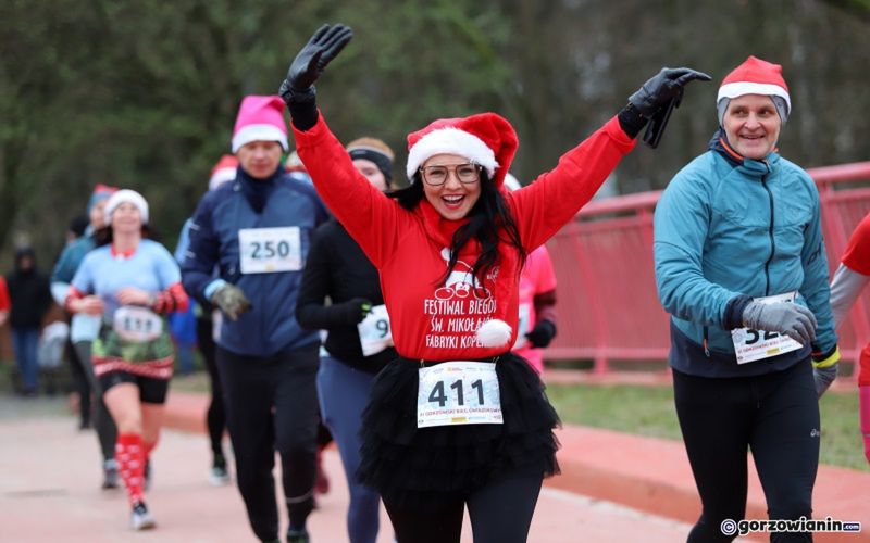 Gorzów Wlkp.: Bieg Gwiazdkowy. Świąteczne bieganie w parku Kopernika