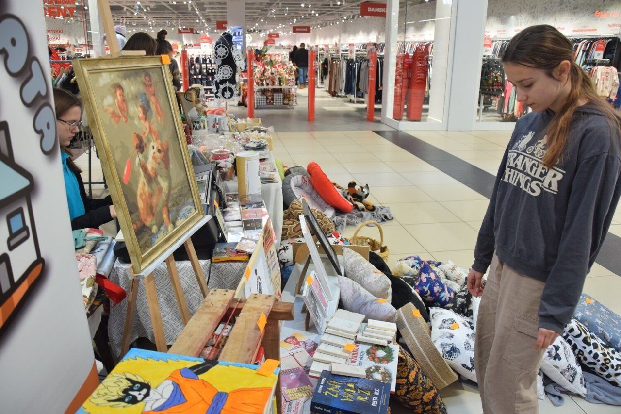 Zimowy kiermasz charytatywny Stowarzyszenia Mruczychata 2025