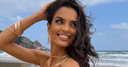 Klaudia El Dursi celowo nie zapięła kamizelki. Braletka była wisienką na torcie
