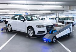 W fabryce Audi roboty transportują samochody