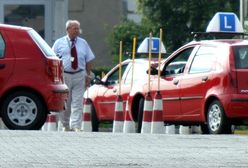 Uzyskanie prawa jazdy jest trudne, bo to opłaca się urzędnikom