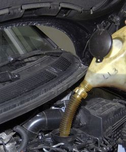 Olej silnikowy: czy warto go zmieniać na zimę?