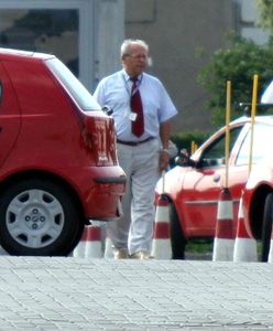 Uzyskanie prawa jazdy jest trudne, bo to opłaca się urzędnikom