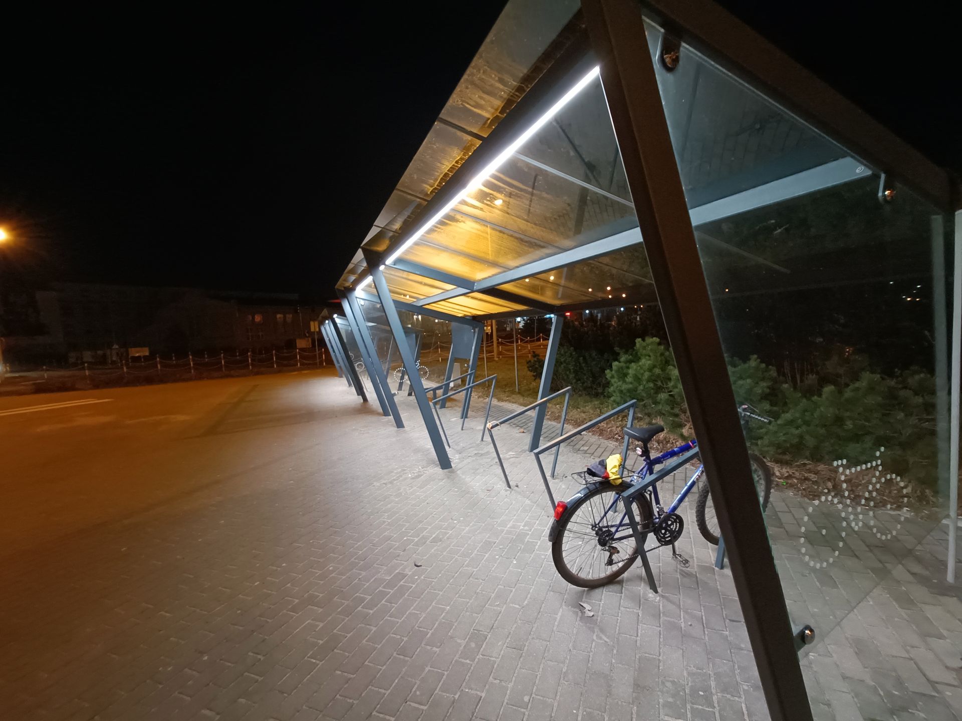 Aparat realme 9 Pro+ wymiata w nocy. Tak, może się równać z flagowcami 17