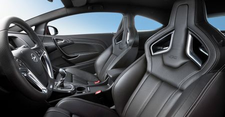 Opel Astra OPC: fotele na odchudzaniu