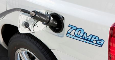 Stacja tankowania aut wodorem zasilana energią słoneczną