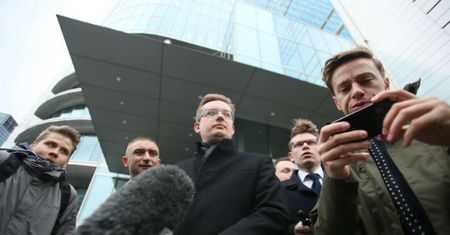 Narodowcy protestują przeciwko blokowaniu profili przed siedzibą polskiego oddziału Facebooka