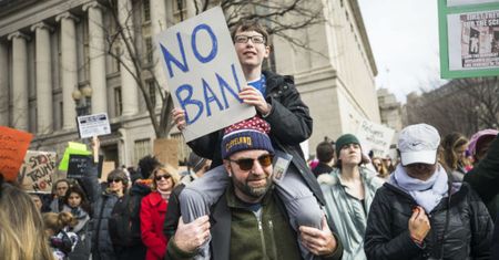 Trump potępiony przez 16 stanów