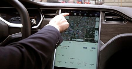 Uber dowiezie jedzenie i przesyłkę