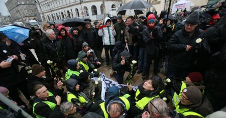 Obywatele RP zapowiadają złożenie zawiadomienia o przestępstwie, do którego miało dojść pod Pałacem Prezydenckim