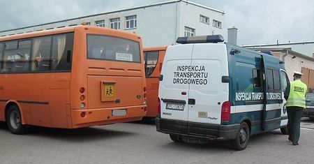 Autobusy szkolne w bardzo kiepskim stanie