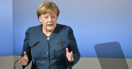 Szwajcarski dziennik: zaufajmy Merkel
