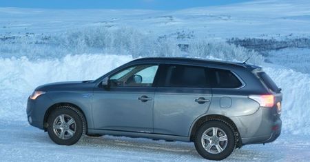 Testy Mitsubishi Outlandera PHEV w warunkach arktycznych