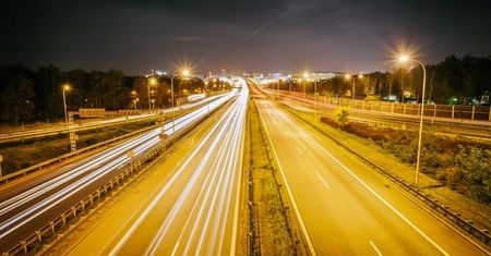 Znalazł sposób na nocny hałas uliczny. Sam zaczął sterować ruchem