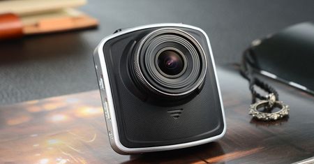 Wideorejestrator z nagrywaniem w Full HD od Larka