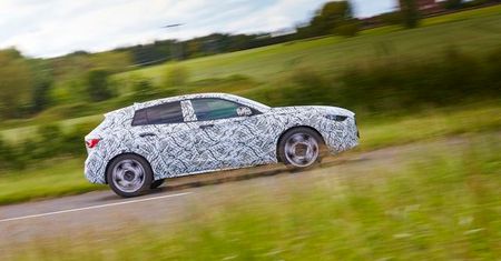 Infiniti Q30 zadebiutuje we wrześniu