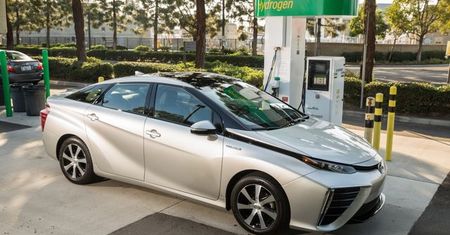 Toyota Mirai ze zwiększonym do 502 km zasięgiem