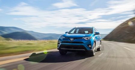Nowy system Toyoty oparty na komunikacji między autami i infrastrukturą