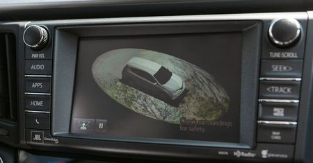 Toyota zainwestuje 50 mln dolarów w badania nad sztuczną inteligencją wspierającą kierowców