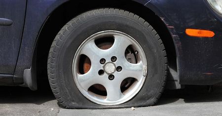 Jak sobie radzić z uszkodzeniami opon?