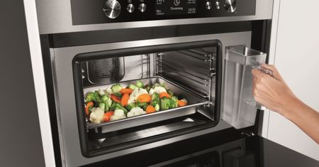 Piekarnik parowy Whirlpool Steamer z technologią 6-ty Zmysł