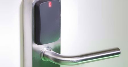 Recordura - zamek do drzwi otwierany smartfonem. Nie potrzebuje baterii!