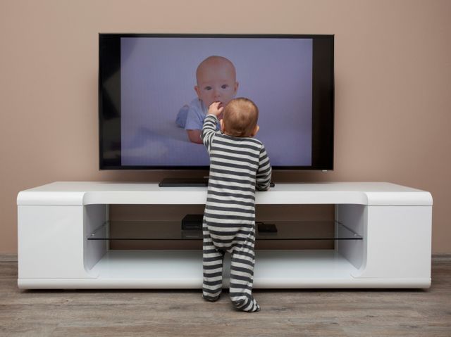 Płaskie telewizory coraz częstszą przyczyną wypadków z udziałem dzieci