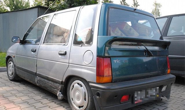 Daewoo Tico przewoził ponad tonę kradzionego cementu