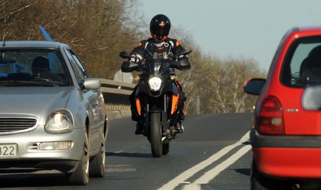 Motocyklisto! Bądź widoczny na drodze!