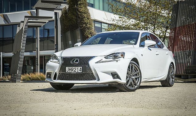 Lexus IS 2017 z nowinkami multimedialnymi