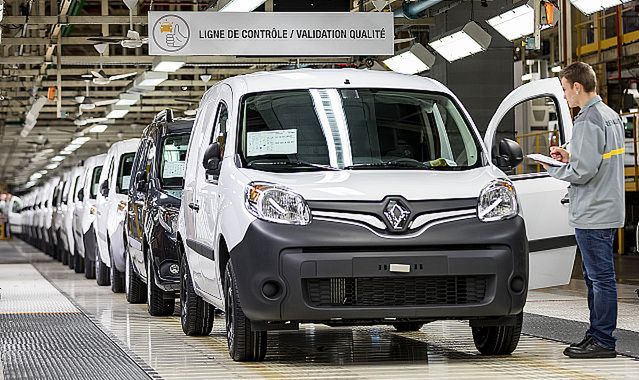 Dwa nowe auta dostawcze Renault z napędem elektrycznym
