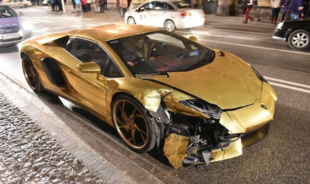 Kierowca złotego lamborghini ukarany za kolizję w Warszawie