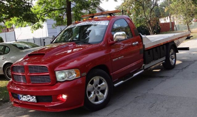 Ciekawostka z ogłoszeń - autolaweta Dodge Ram 5.7 Hemi