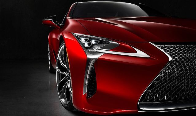 Wyczynowy Lexus LC na próbach torowych