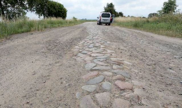 NIK: przy budowie autostrad dewastuje się drogi lokalne