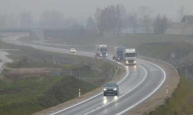 Polacy wolą samochód od pociągu