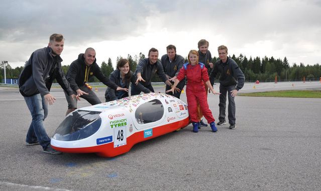 Bolid łódzkich studentów przejechał 830 km na litrze paliwa