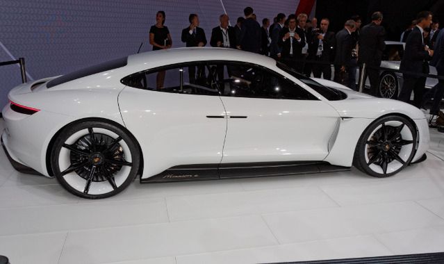 Porsche Mission E: rewolucjonista wśród samochodów elektrycznych