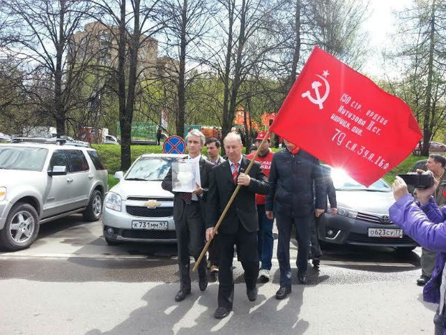 Rosyjscy komuniści przyszli do polskiej ambasady w Moskwie. Nie wpuszczono ich