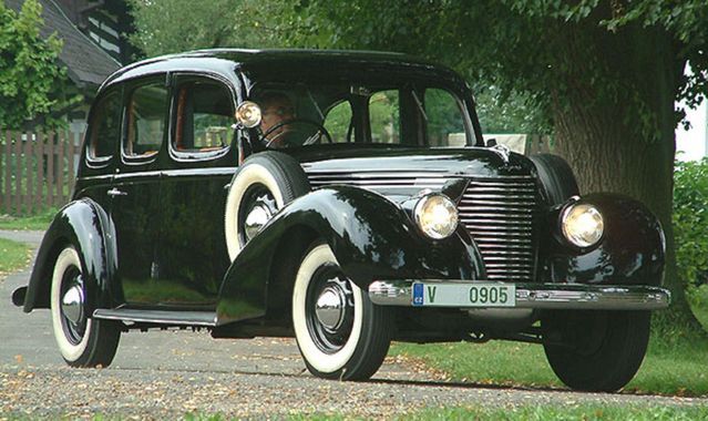 Dwie Skody Superb na Poznań Motor Show. Jedna z 1939 r.