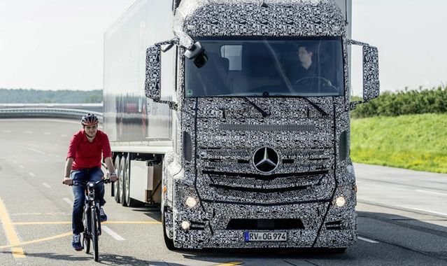 System Blind Spot Assist w ciężarówkach Mercedes-Benz