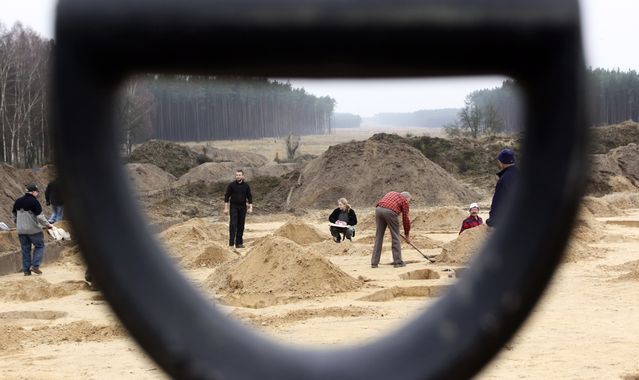 Prace archeologiczne na trasie ekspresowej "siódemki"