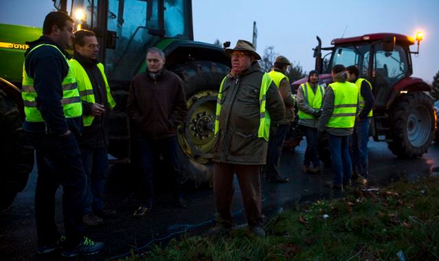 Rolnicy zablokowali autostrady prowadzące do Paryża
