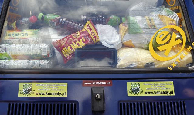 Niezabezpieczone zakupy na tylnym siedzeniu mogą zabić