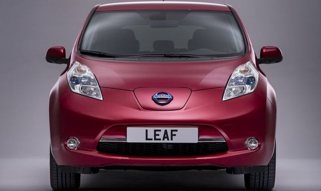 Nissan LEAF pokonuje spalinowych rywali